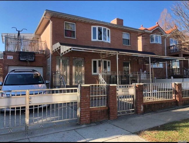Building Photo - 47-32 Bowne St