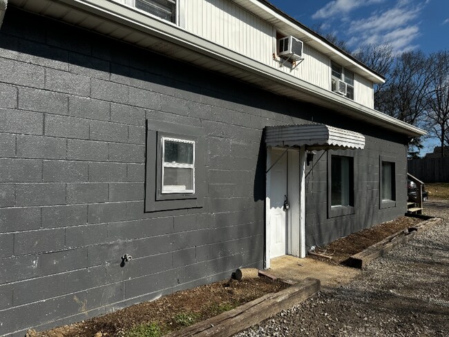 Building Photo - 1814 County Hospital Rd