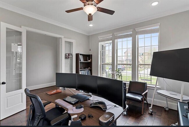 Building Photo - 4413 Egremont Pl