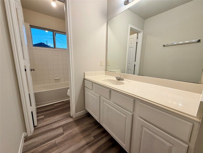 Building Photo - 6827 Autumn Thistle Dr