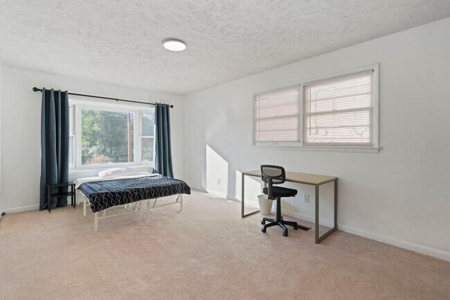Foto del edificio - 2219 Euclid Rd NW