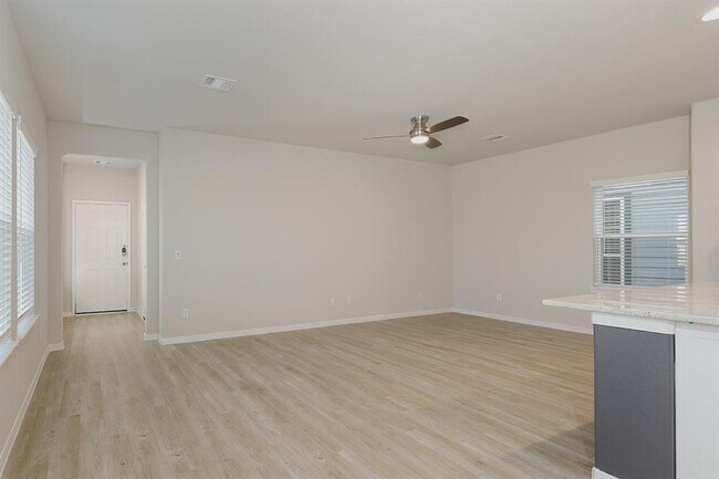 Foto del edificio - 27065 Beach Ball Dr
