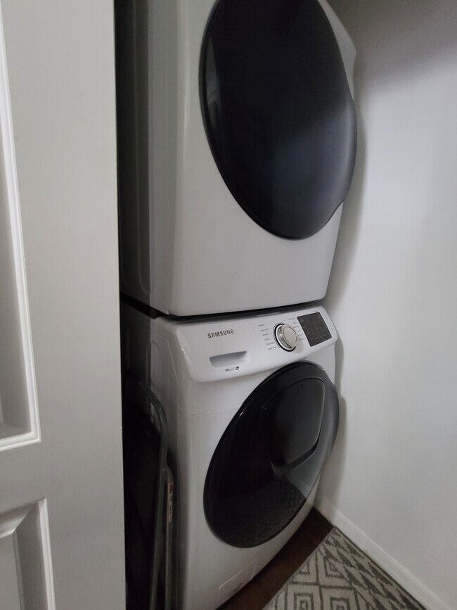2018 Samsung Washer and Dryer - 19800 SW 103rd Ct