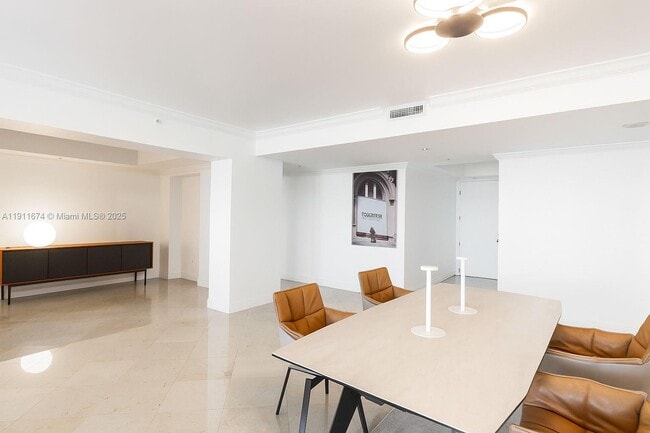 Foto del edificio - 848 Brickell Key Dr