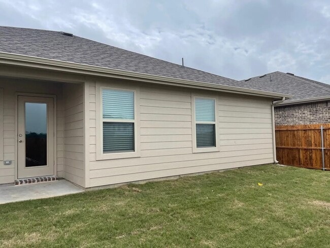 Building Photo - 5405 Fairdale Dr