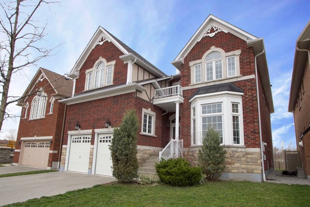 Photo du bâtiment - Stunning 4-bedroom Home for Rent in Ajax