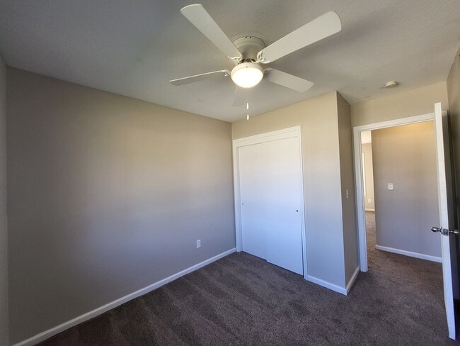 Foto del edificio - 4 Bedroom split-level home with garage!