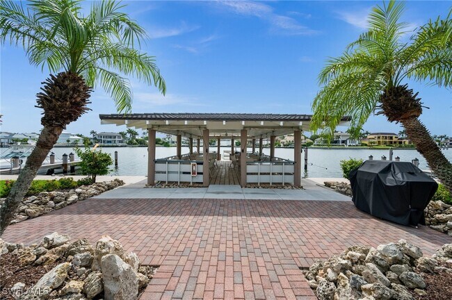 Building Photo - 3400 Gulf Shore Blvd N
