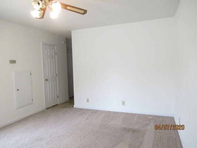 Foto del edificio - Mallwood- 2 Bedroom/ 1.5 Bath Townhouse