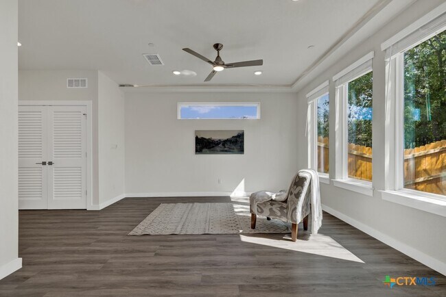 Foto del edificio - 104 Creekside Trail