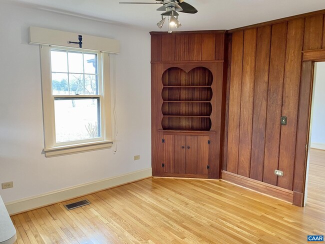 Building Photo - 119 Tanbark Dr