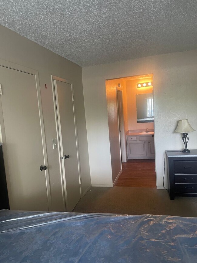 Foto del edificio - 2413 E 55th Pl