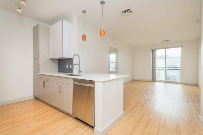 Foto principal - 217 W 2nd St