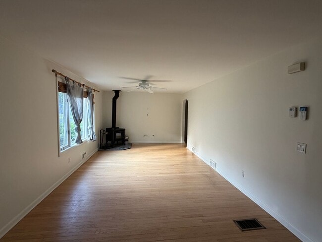 Building Photo - Beautiful Single Family Home In Lovely Neighborhood