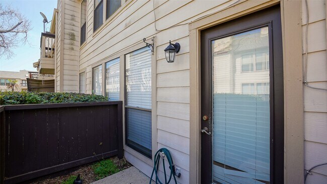 Foto del edificio - 2277 S Kirkwood Rd
