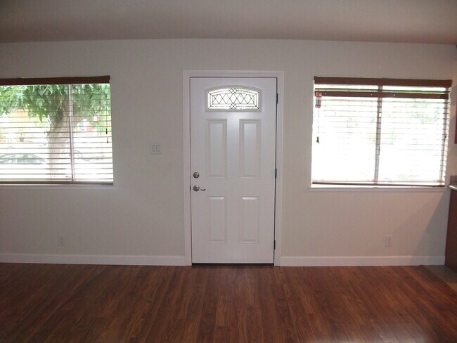 Foto del edificio - Remodeled 2 bedroom 1 bath