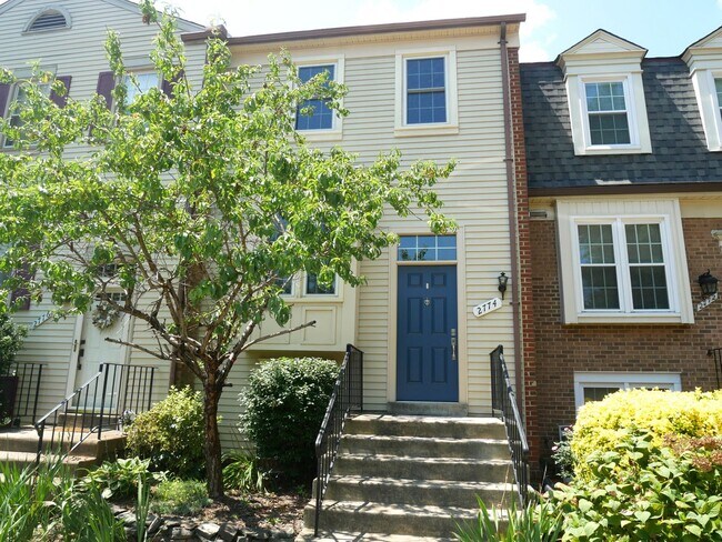 Building Photo - ***Bright and Beautifully Appointed 3BED/3BATH Townhome in Vienna for Rent ***