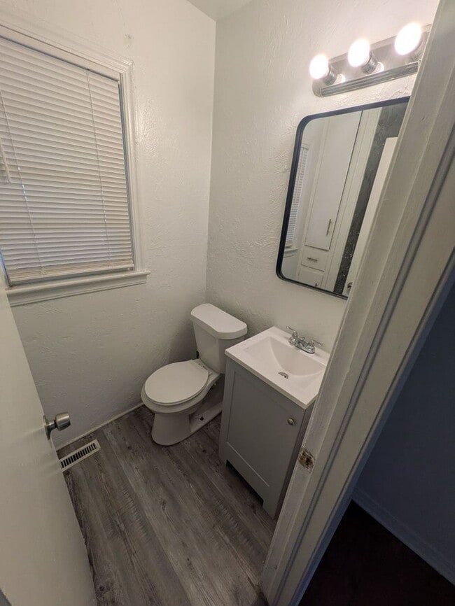 Foto del edificio - 4020 Dogwood Dr