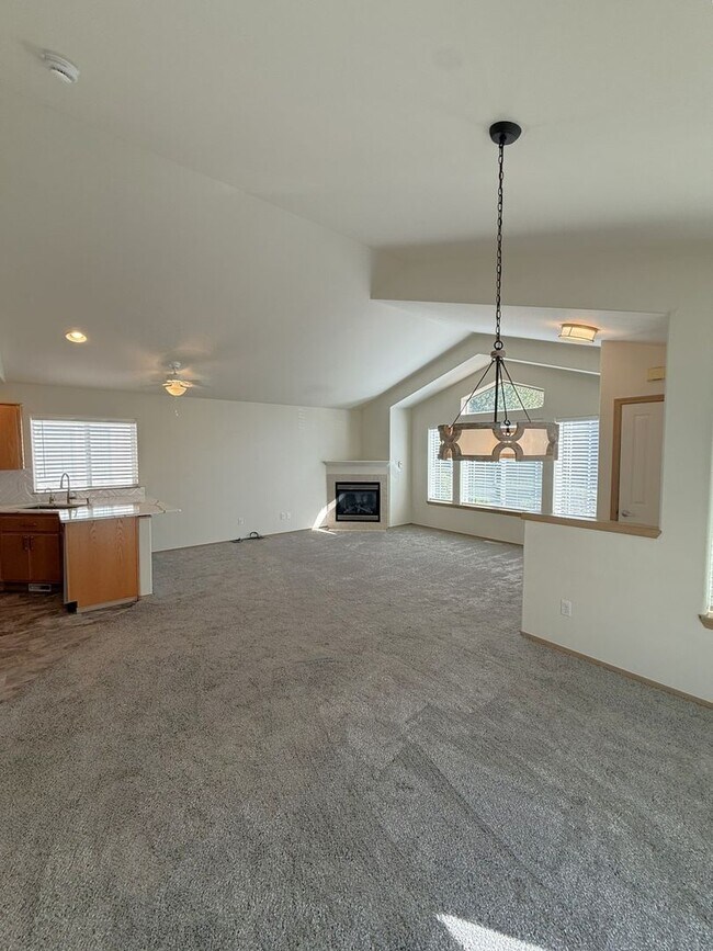 Building Photo - 814 SE Rasmussen Blvd