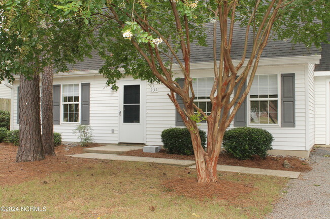Building Photo - 235 Gun Club Dr