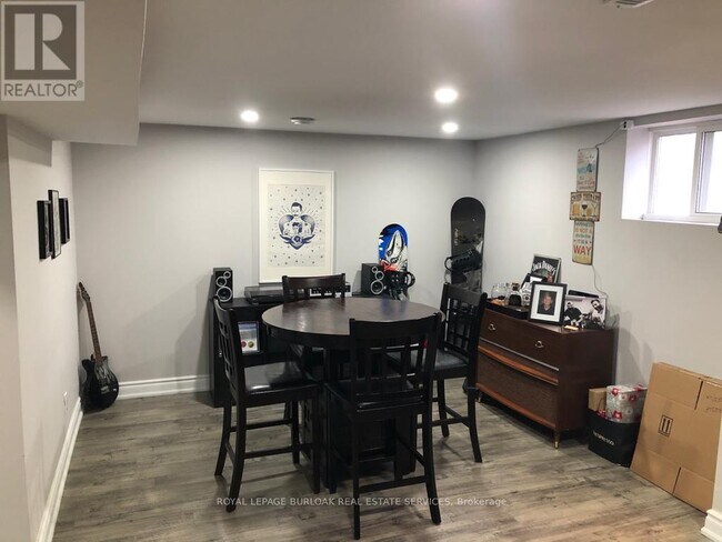 Building Photo - 15 Michael Ave