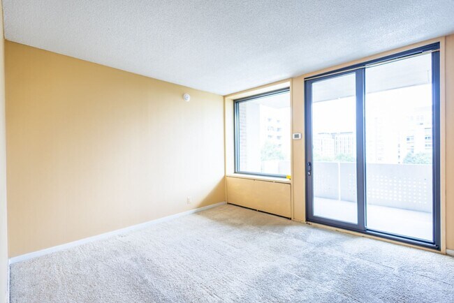 Building Photo - Stunning Studio Condo in Southwest Waterfr...
