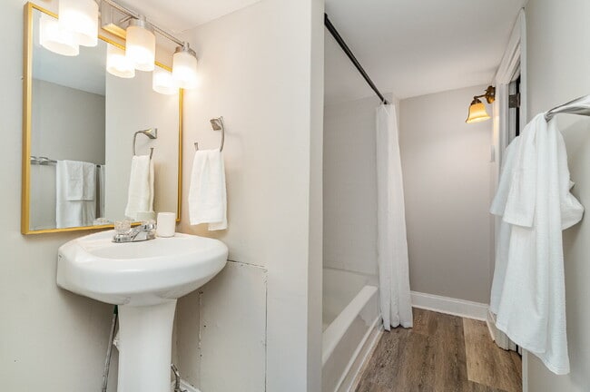 Building Photo - 321 W Mifflin St