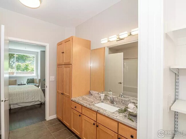 Master bath - 2850 E College Ave