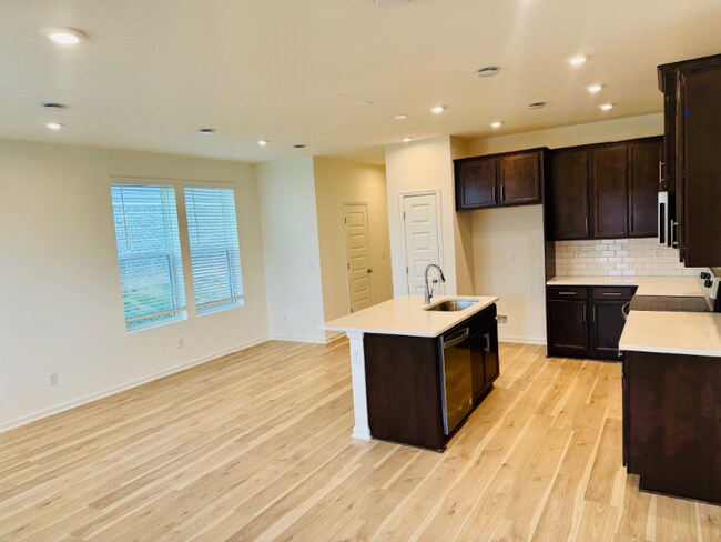 Building Photo - 5327 Bellflower Hls