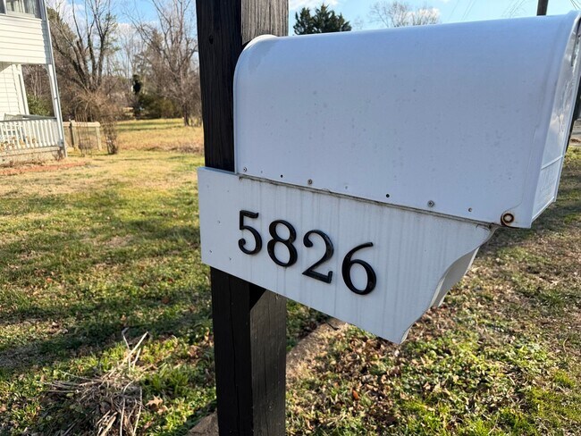 Foto del edificio - 5826 Railroad Ave