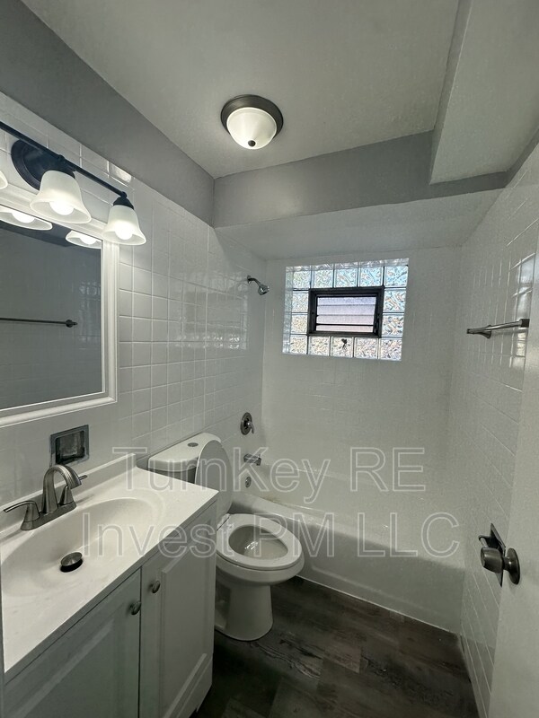 Foto del edificio - 1015 E 150th Pl
