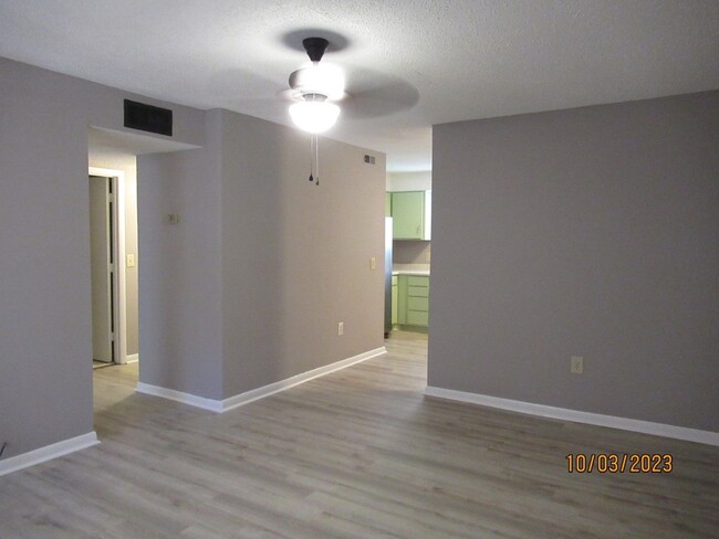 Foto del edificio - Willow Run- 2 bedroom/2 bath downstairs Ap...