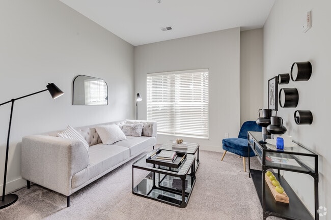 1 BR, 1 BA, 605 SF - Gateway Lofts