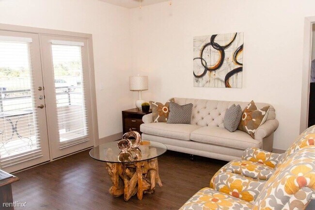 Building Photo - 1 br, 1 bath Condo - 500 East Highmeadow D...