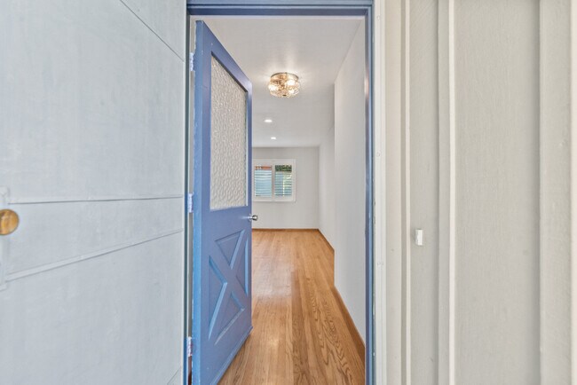 Building Photo - 2283 Panoramic Dr