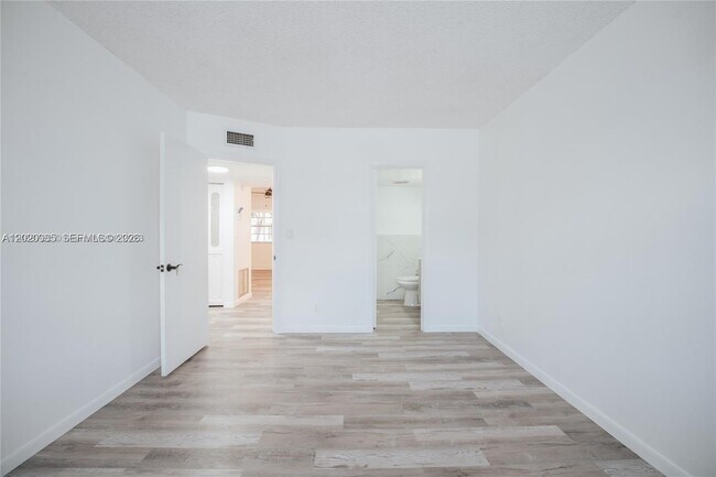 Foto del edificio - 2041 NW 81st Ave