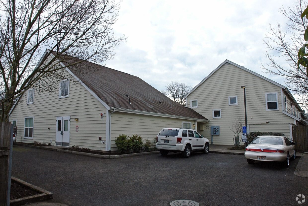 sunrise place Apartments in Portland, OR