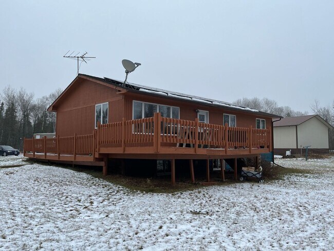 Building Photo - Beautiful 3 Bedroom / 2 Bath on 7 Acres!