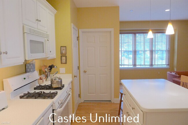 Building Photo - 3 br, 2.5 bath Townhome - 1115 Beacon St U...