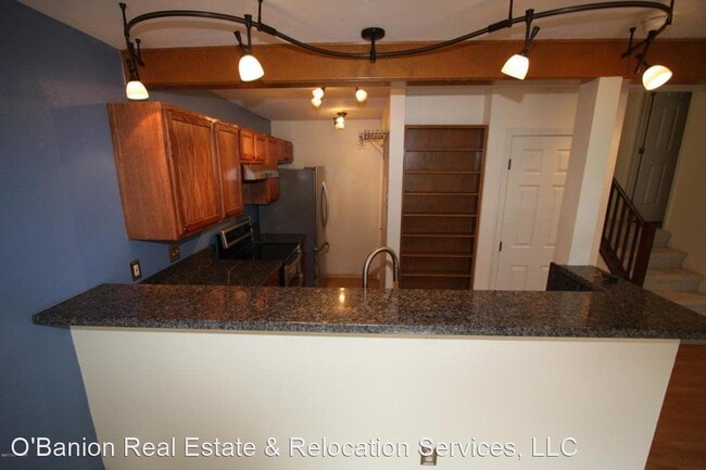 Building Photo - 2 br, 1.5 bath House - 2841 Baxter Rd. #4D