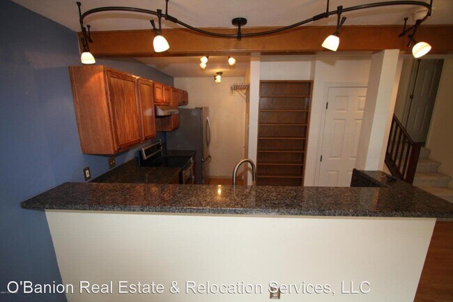Foto del edificio - 2 br, 1.5 bath House - 2841 Baxter Rd. #4D