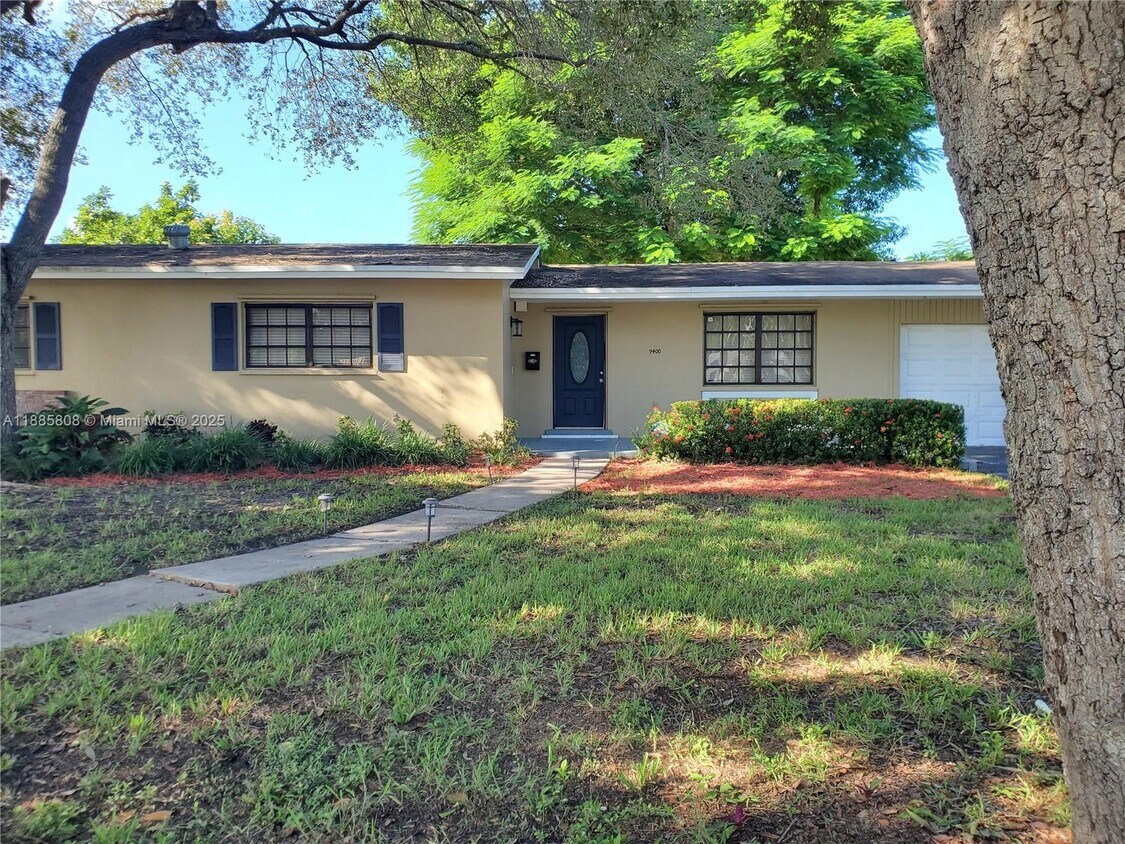 Foto principal - 9400 SW 180th St
