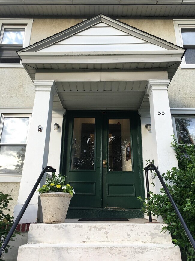 Foto del edificio - 33 Irma Ave