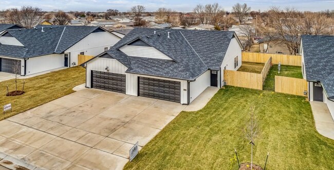 Foto del edificio - Don't Miss Out on this beautiful Duplex!