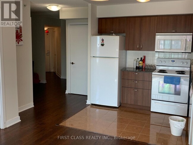 Building Photo - 5740 Yonge St