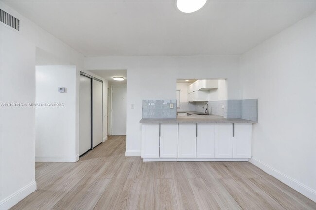 Foto del edificio - 8875b Fontainebleau Blvd