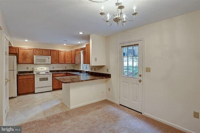 Foto del edificio - 334 Stonehedge Ln