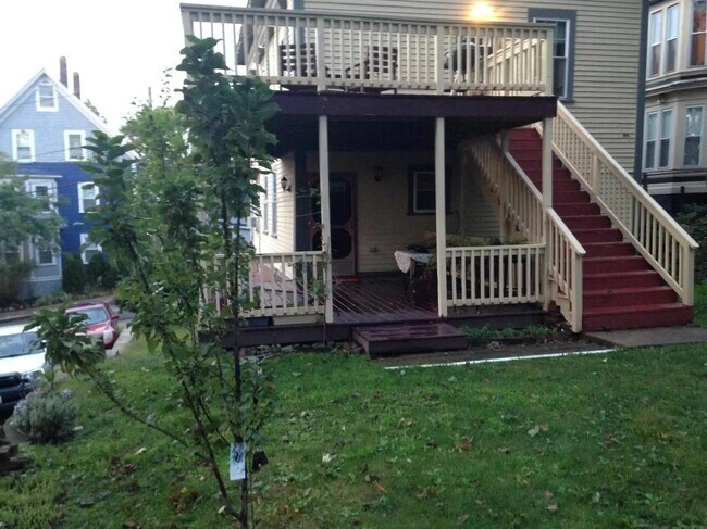 Building Photo - 65 Evergreen St