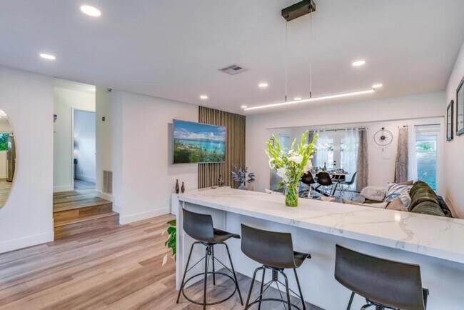 Foto del edificio - 834 SW 14th Ct