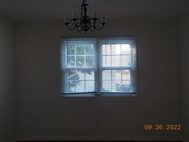 Building Photo - 378 Hobart Dr